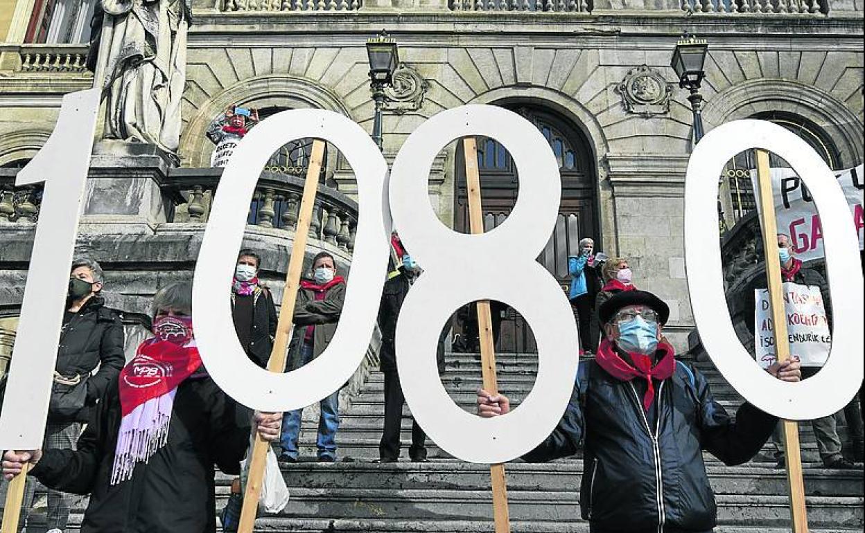 Los pensionistas en Bilbao piden subir la pesión mímima 1.080 euros. 