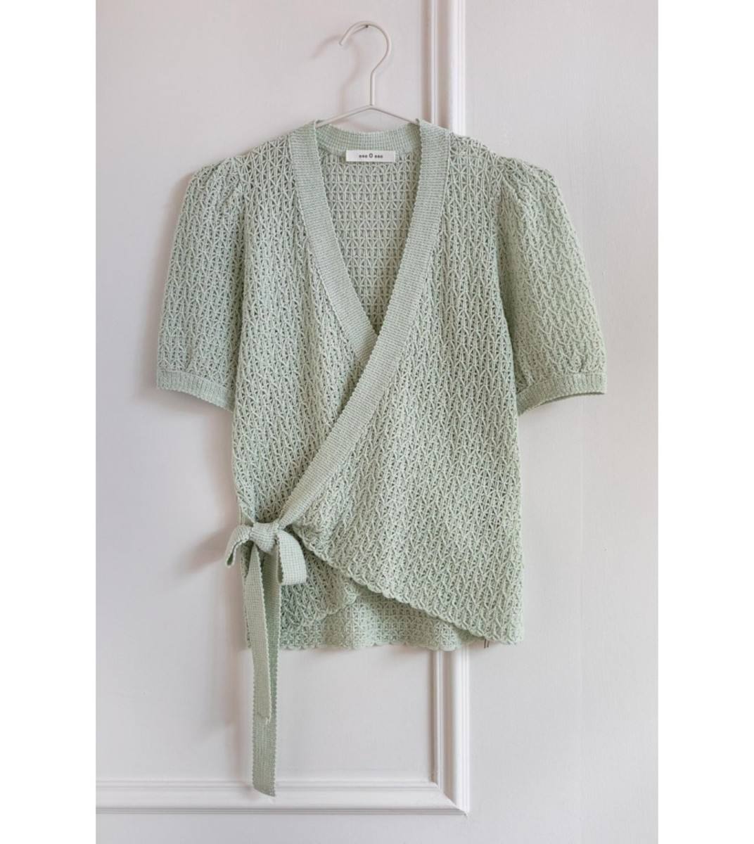 13. Cárdigan cruzado del comercio Kikaren Munduan, ubicado en la calle Ocho de Enero número 4 de Gernika. Cuesta 49,90 euros.