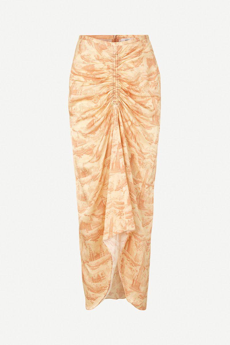 25. Falda larga entallada con cintura alta de la tienda Nusadua, situada en la calle Trake número 3, en Bermeo. Cuesta 139 euros. 