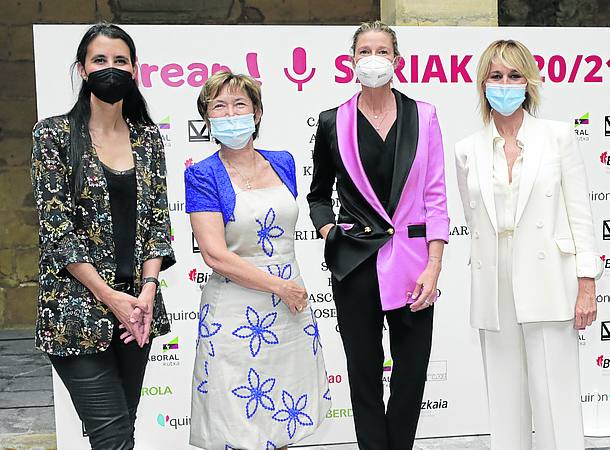 Azul Tejerina, Mari Carmen Navarro, Ane Igarteburu y Ana Urrutia. 