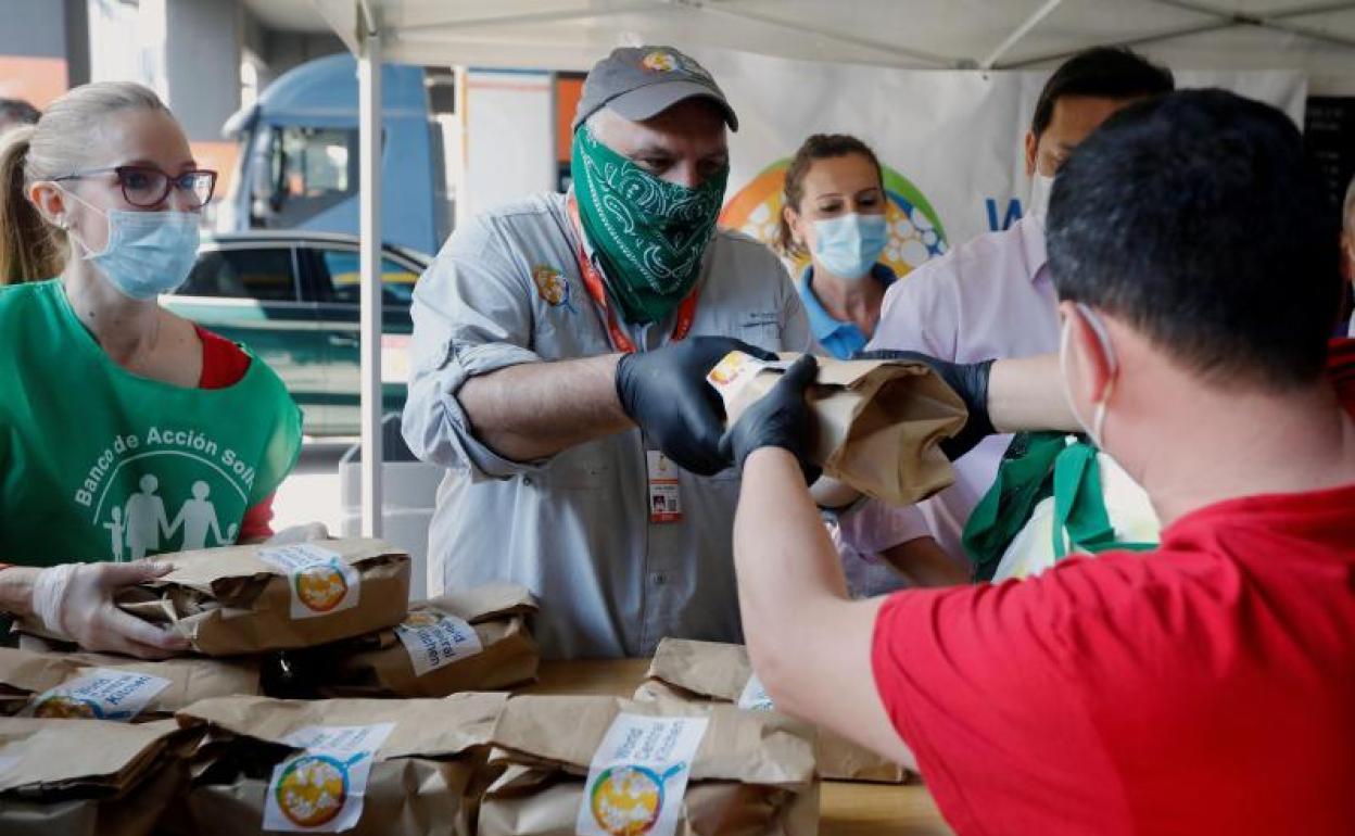 El cocinero español José Andrés Puerta y la ong World Central Kitchen (WCK) 