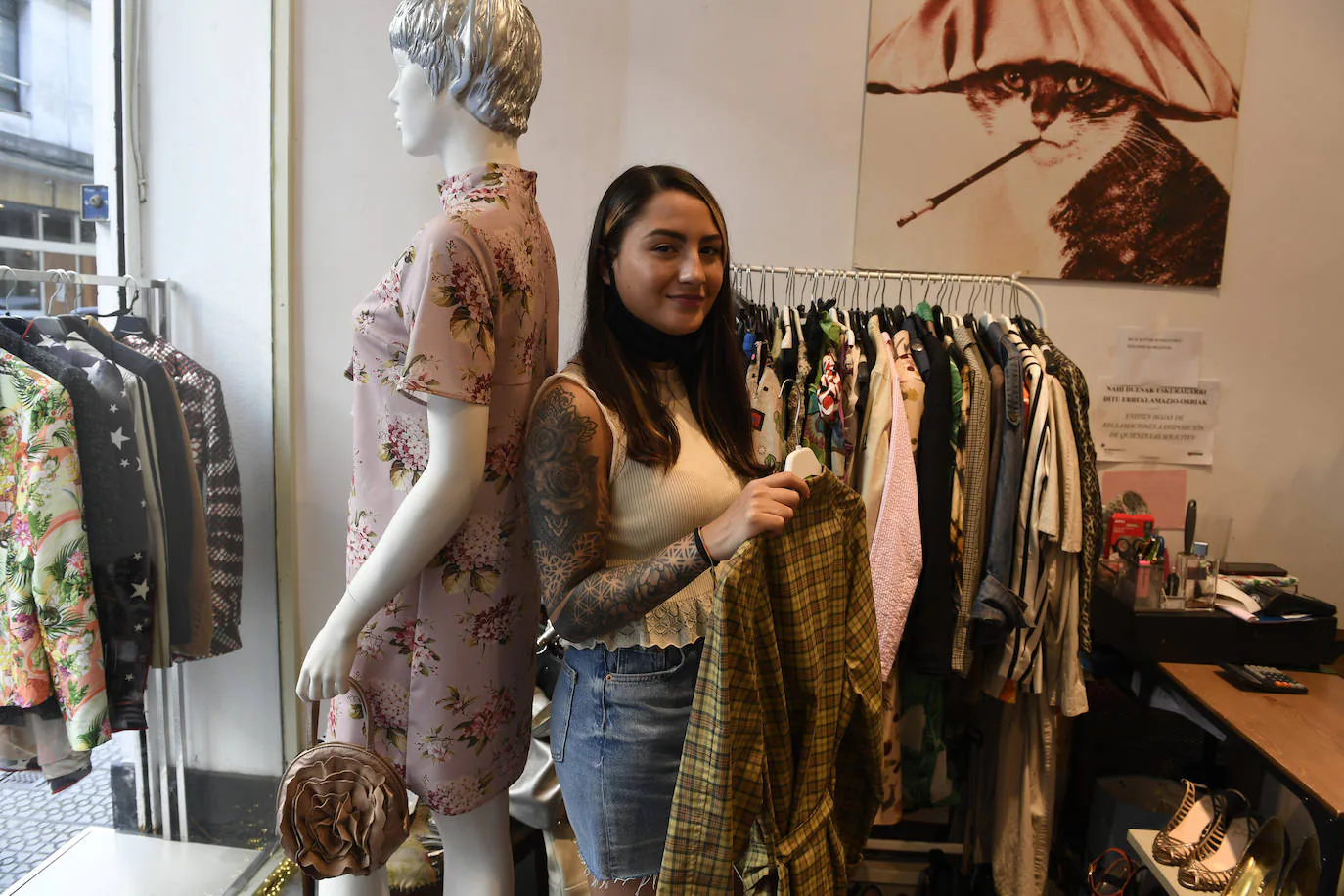 Fotos: De segunda mano sí, pero de lujo: tienda de Bilbao con ropa de o Valentino | El Correo