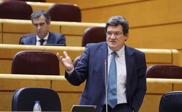 El ministro de Seguridad Social, en el Senado en una imagen de archivo.