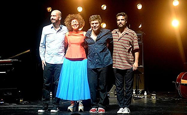 João Farinha (teclados), Maria João (voz), Carlos Bica (contrabajo) y André Santos (guitarra)