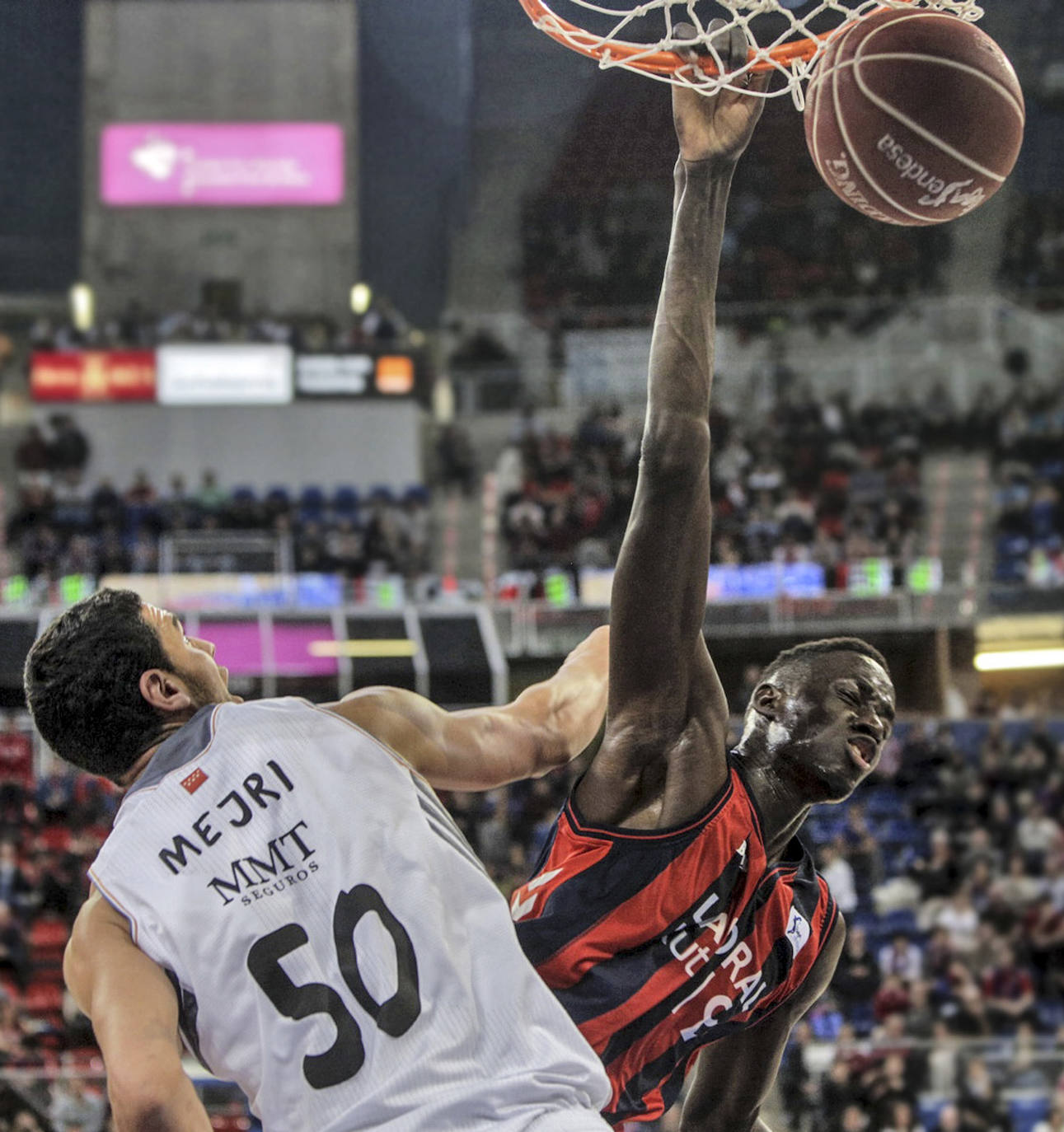 Un mate contundente ante el madridista Mejri.