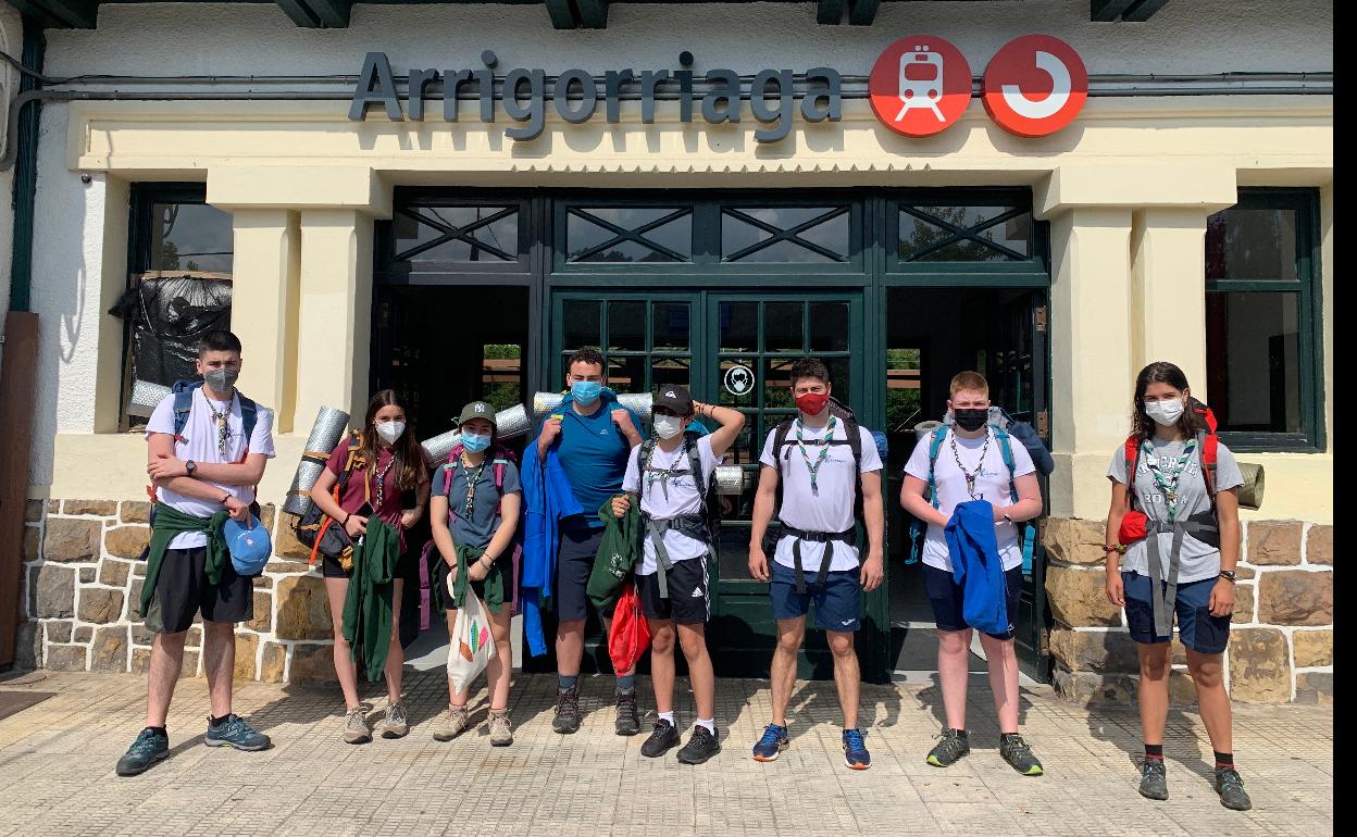 El grupo de scouts de Arrigorriaga emprende su viaje a Ponferrada 