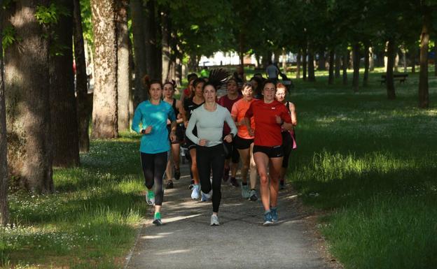 El parque del Prado es hoy paso habitual de 'runners'.