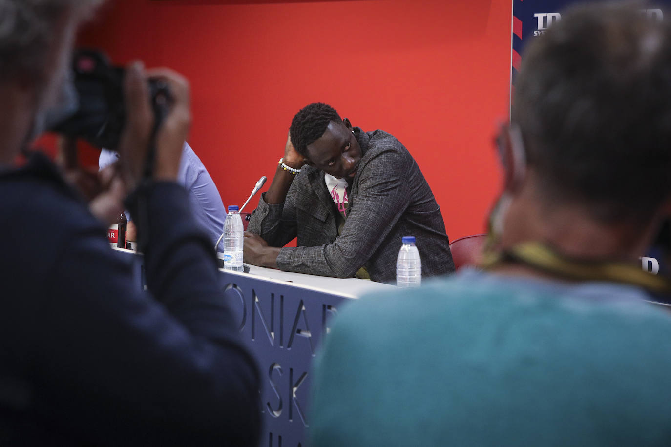 Fotos: La despedida de Diop del Baskonia, en imágenes