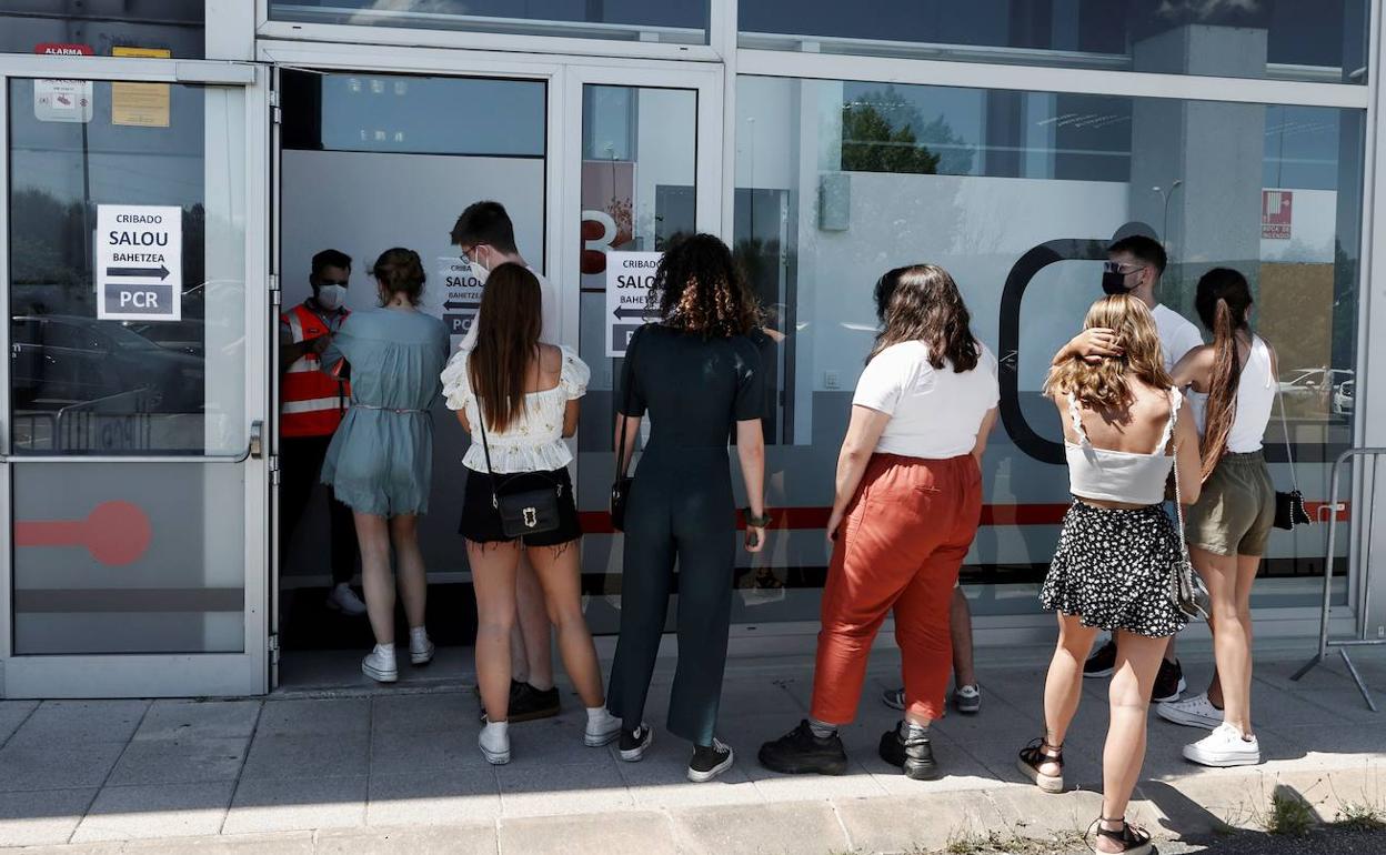 Cribado a estudiantes navarros tras pasar unos días de vacaciones en Salou