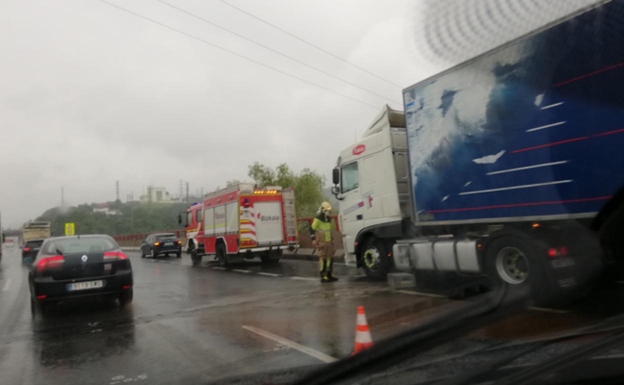Imagen del accidente en el corredor del Txorierri. 