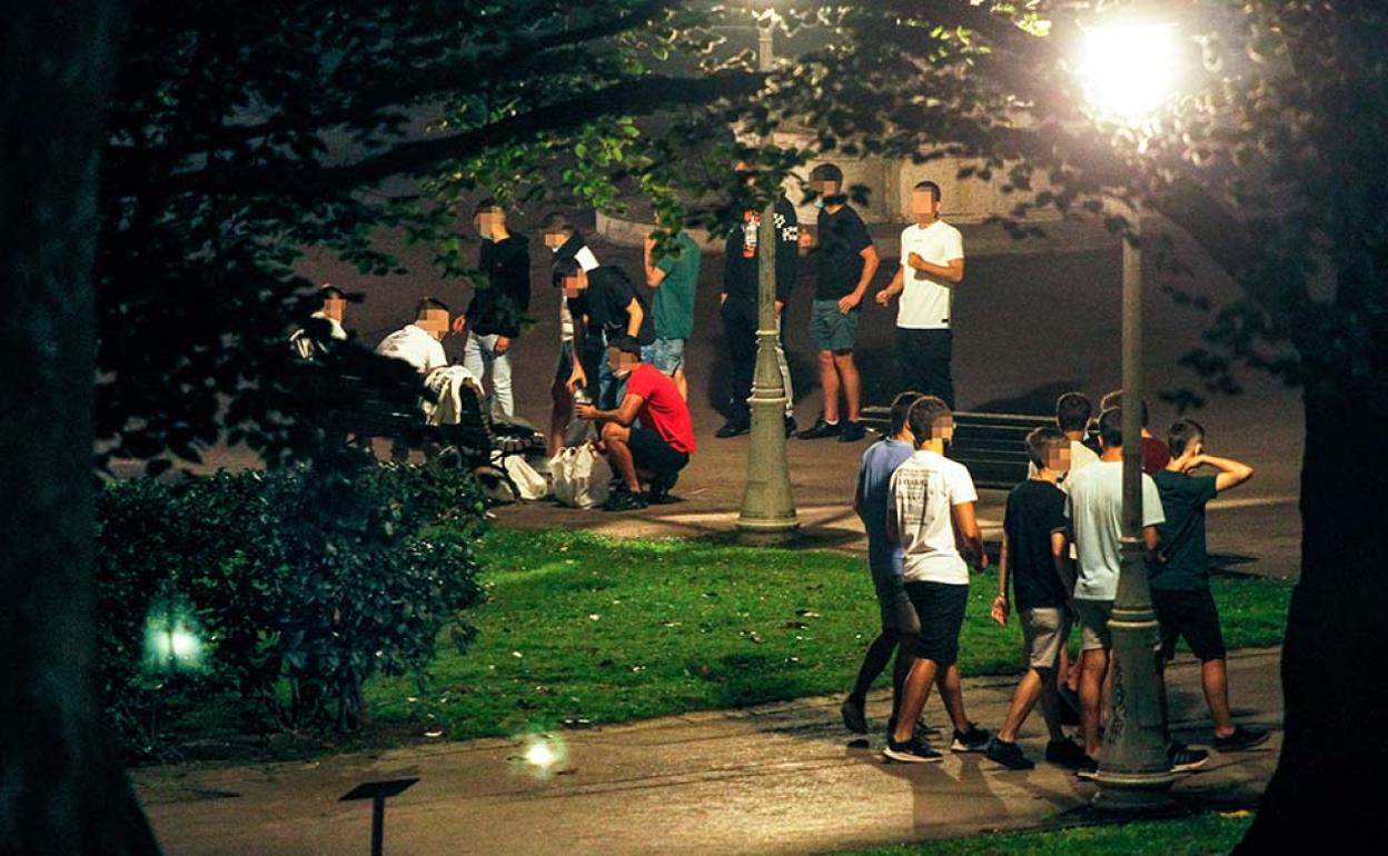 Euskadi evita nuevos recortes a la hostelería y endurece el control de los botellones