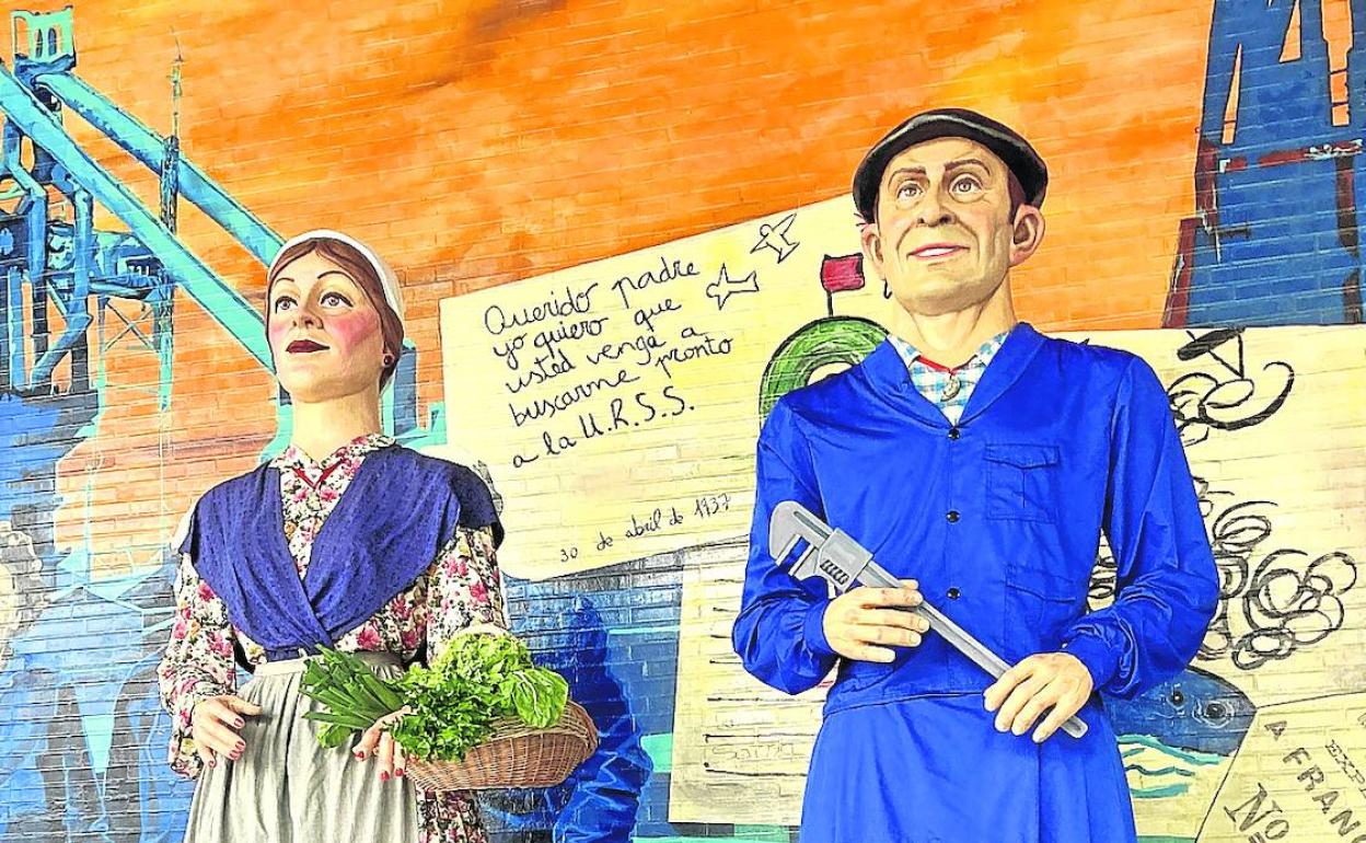 Los personajes se pudieron ver ayer por primera vez en el kiosko de la Herriko Plaza. 