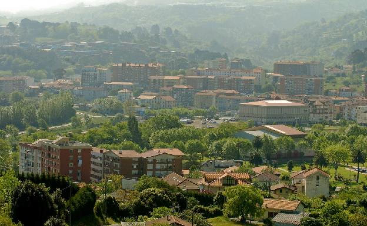 Un juez obliga al Gobierno vasco a devolver un piso a okupas en Muskiz