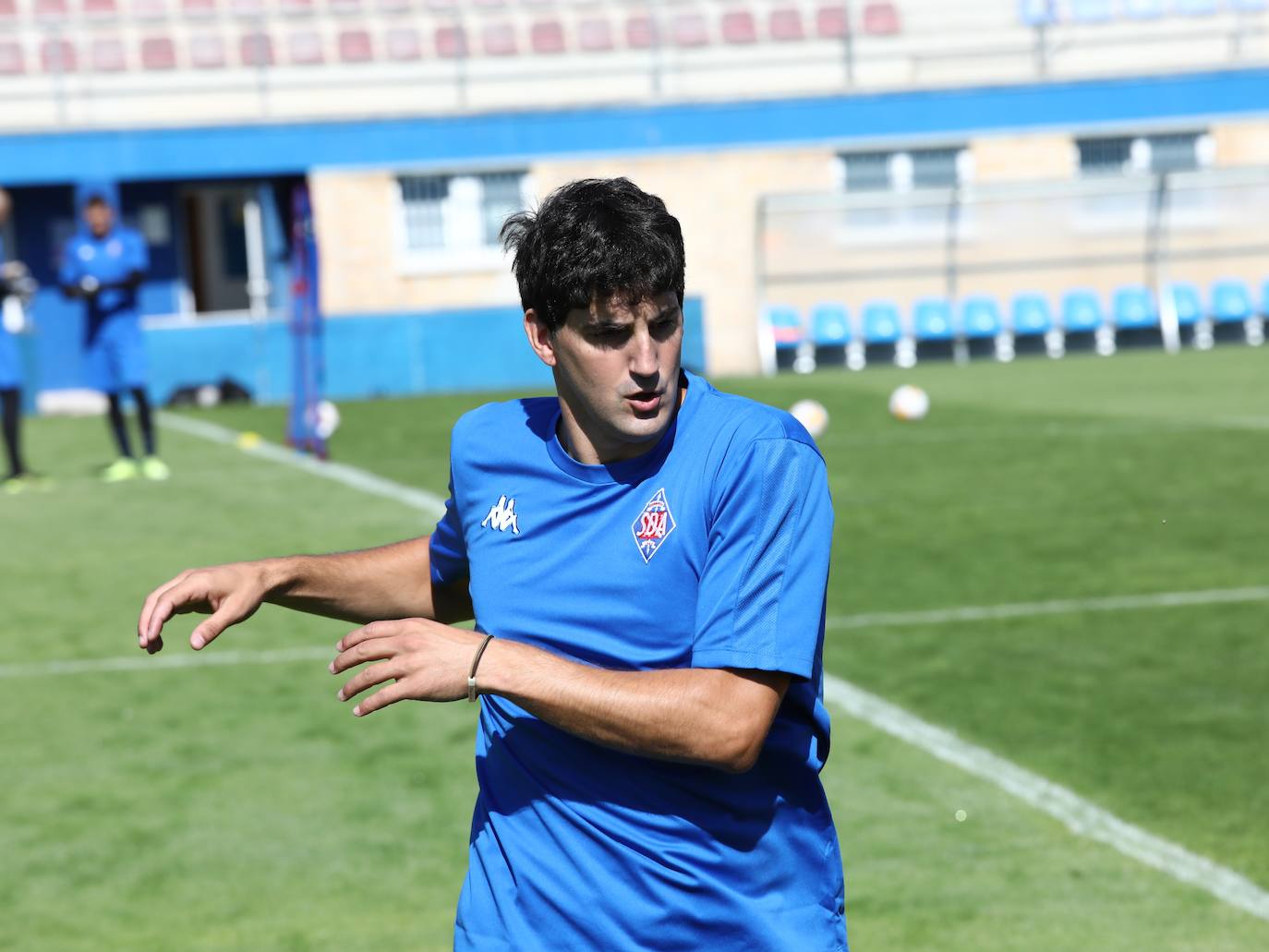 Fotos: Primer entrenamiento de Mikel San Jose en el Amorebieta