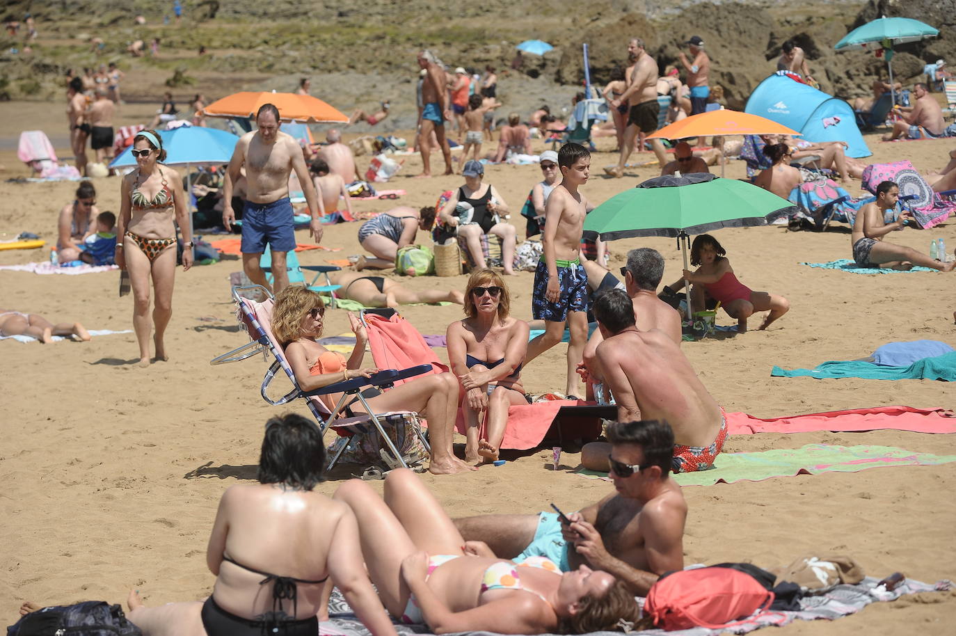 Fotos: Miles de vizcaínos aprovechan el buen tiempo para ir a la playa