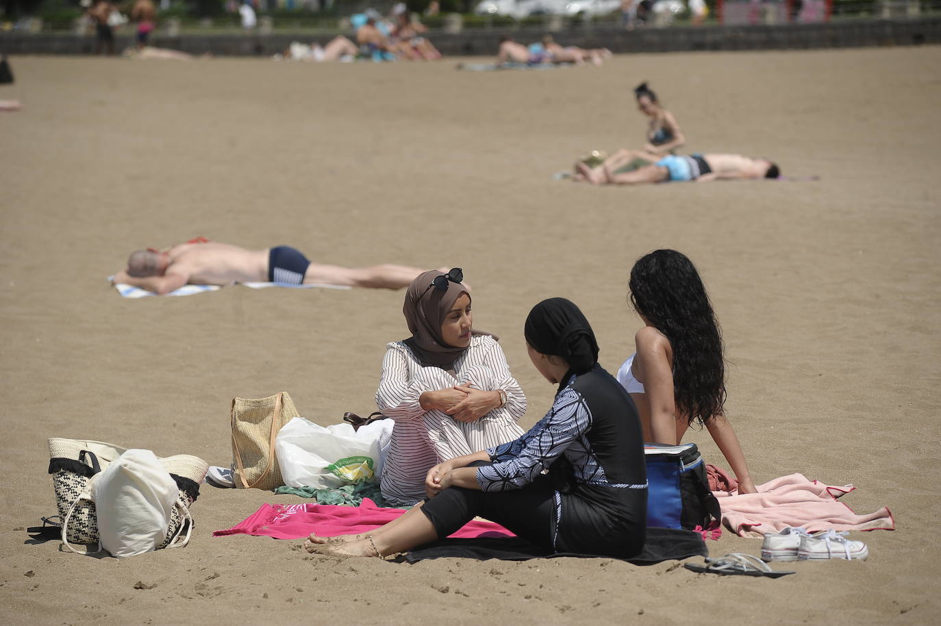 Fotos: Miles de vizcaínos aprovechan el buen tiempo para ir a la playa