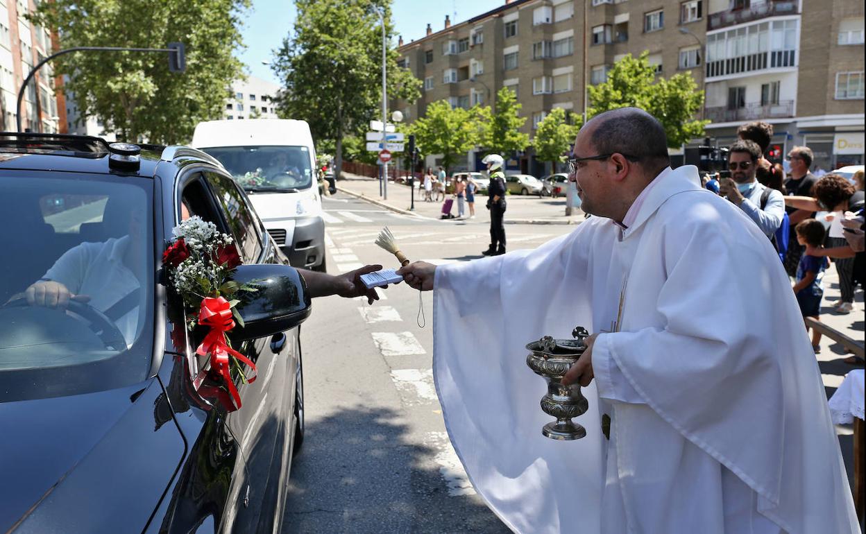 San Cristóbal rinde homenaje a sus conductores y transportistas | El Correo