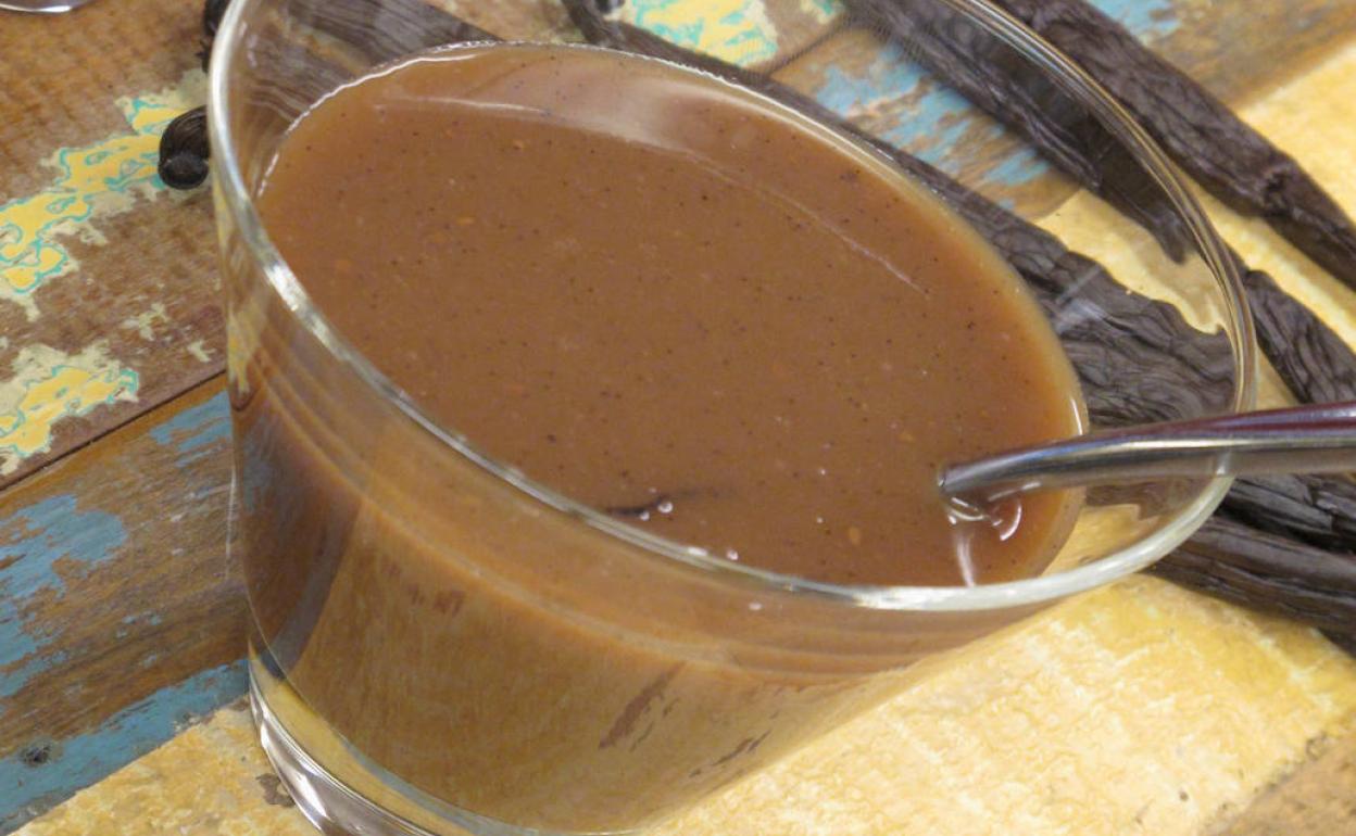 La receta de David de Jorge: Sopa de chocolate, coco y vainilla