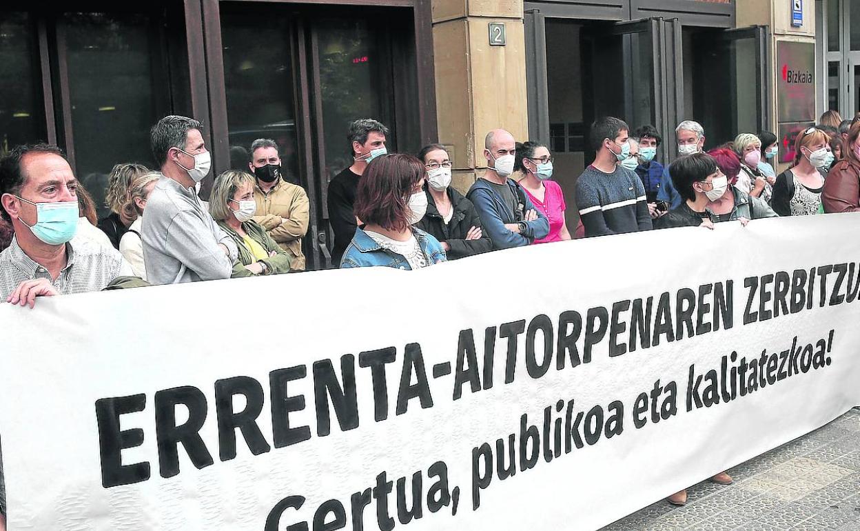 Trabajadores de Hacienda protestaron por la subcontratación de una parte del servicio. 