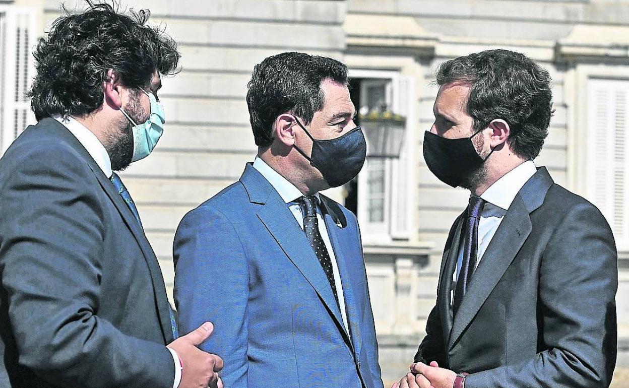 Casado, con Moreno Bonilla y López Miras, durante el homenaje de Estado a las víctimas de la Covid-19. 