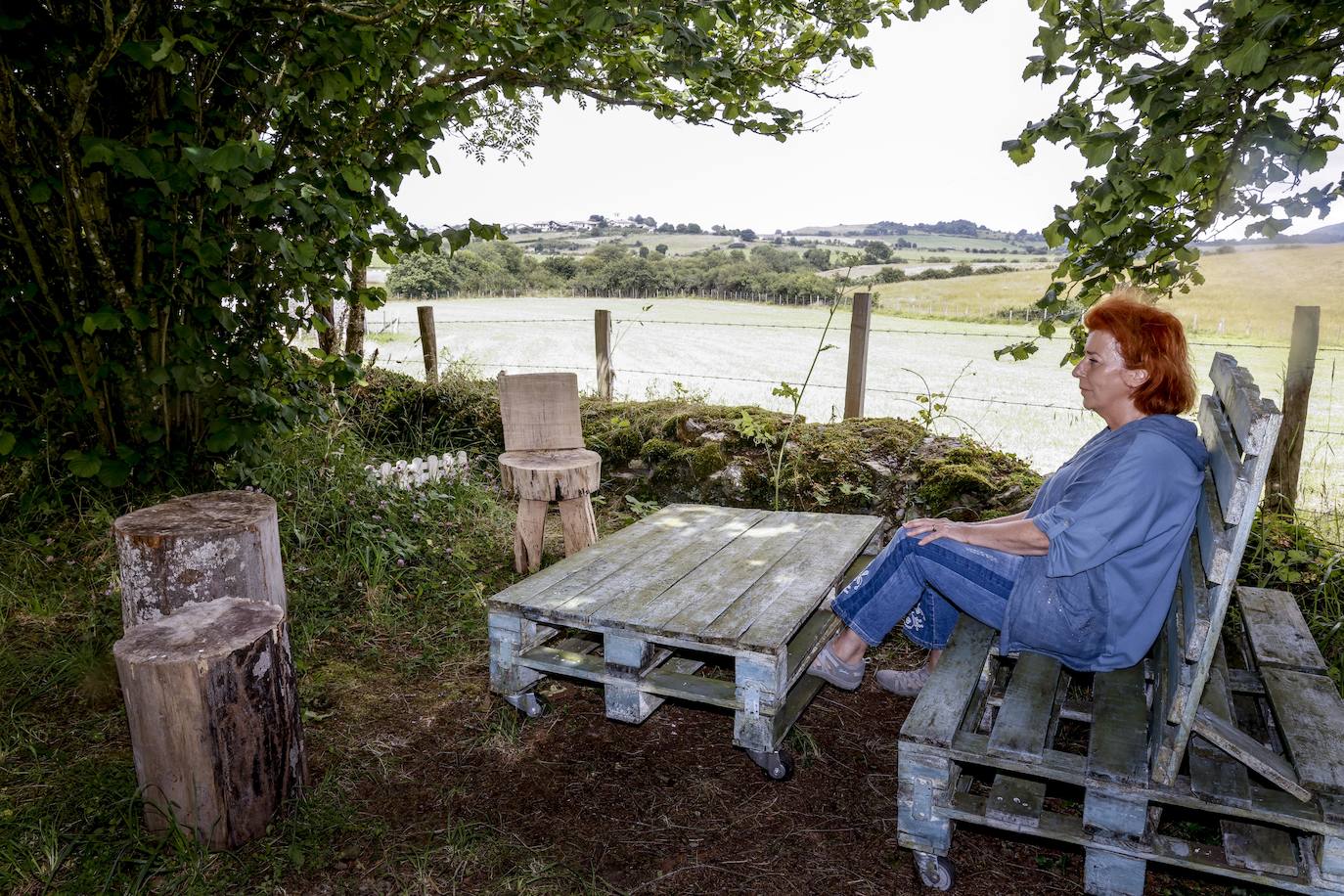 Rincón de descanso en el exterior del caserío Ulle Gorri, muy cercano al Salto del Nervión.