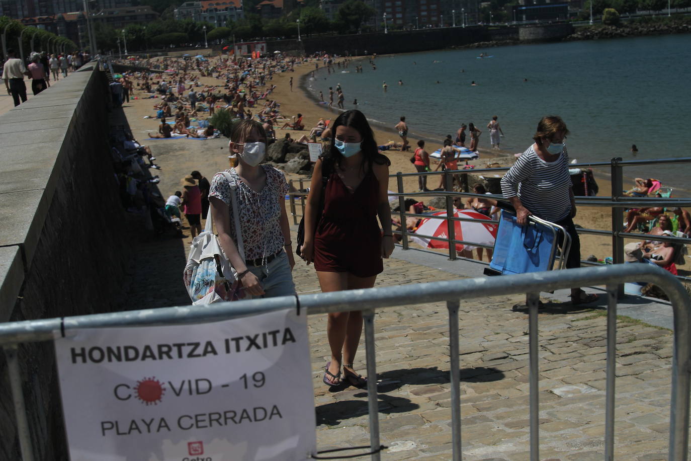 Fotos: Así lucen las playas de Las Arenas y Arrigunaga este domingo