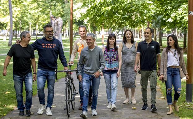 Juan Antonio Compañón, Álvaro e Igor González de Galdeano, Martín Fiz, Estíbaliz Martínez, Maider Unda, Eneko Llanos y Tania Calvo intercambian sus experiencias.