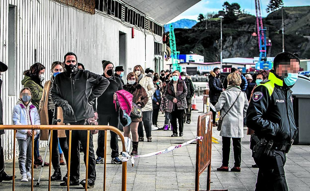 Salud incorpora al llamamiento para cribados tras viajes de estudios a los jóvenes que vuelven de Benidorm