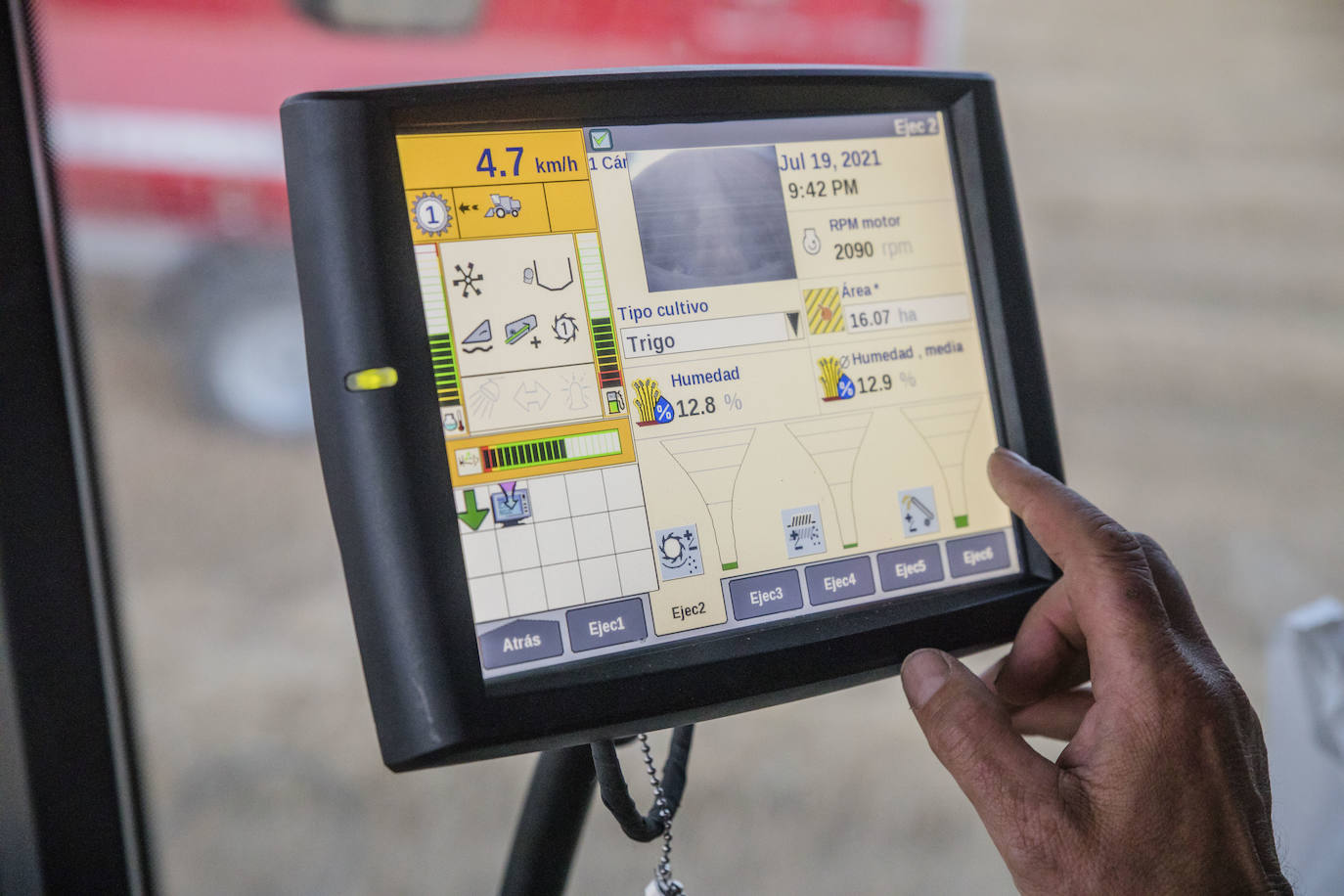 Una consola digital informa al agricultor sobre las condiciones de humedad del cultivo