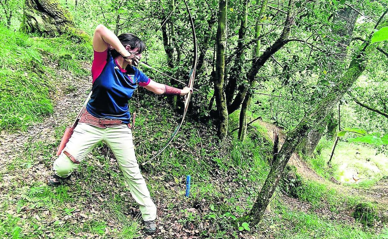 Ainhoa Santamaría entrena en los bosques del País Vasco, Cantabria y Asturias. 