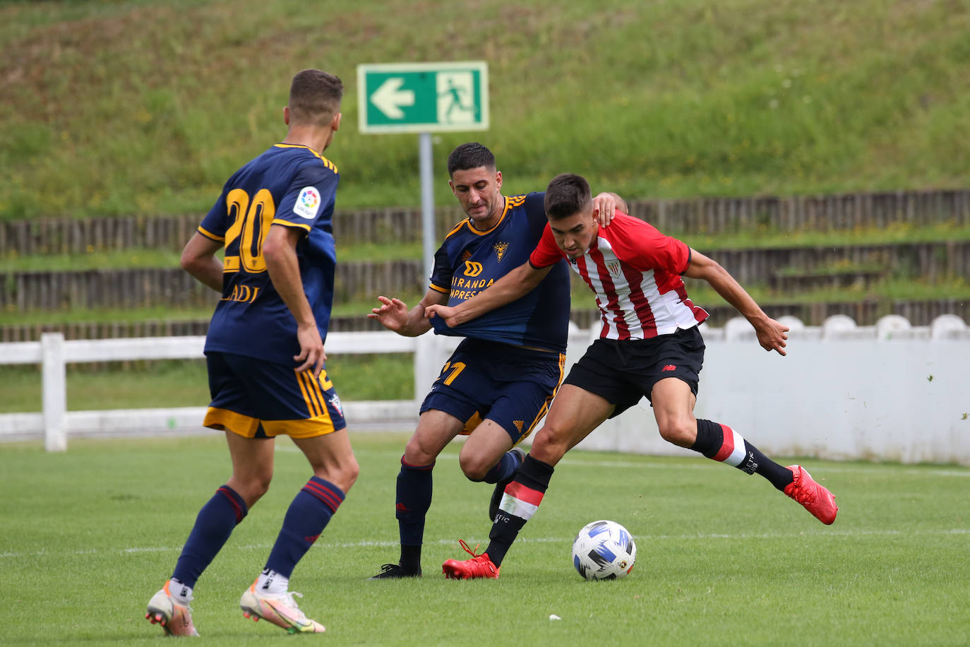 Fotos: Imágenes del partido del Bilbao Athletic vs el Mirandés