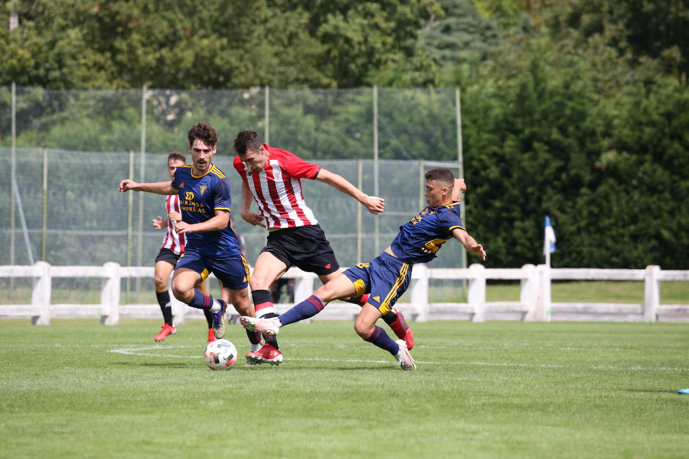 Fotos: Imágenes del partido del Bilbao Athletic vs el Mirandés