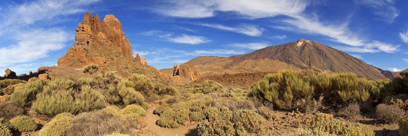 El Teide: Se trata de la tercera estructura volcánica más alta y voluminosa del planeta, tras el Mauna Loa y el Mauna Kea. Un volcán que inició su elevación hace 170.000 años. En los últimos 20.000 años la mayoría de erupciones volcánicas han ocurrido alrededor de la base del teide, ya que debido a su gran altura, es difícil que la lava salga por su cúspide. 