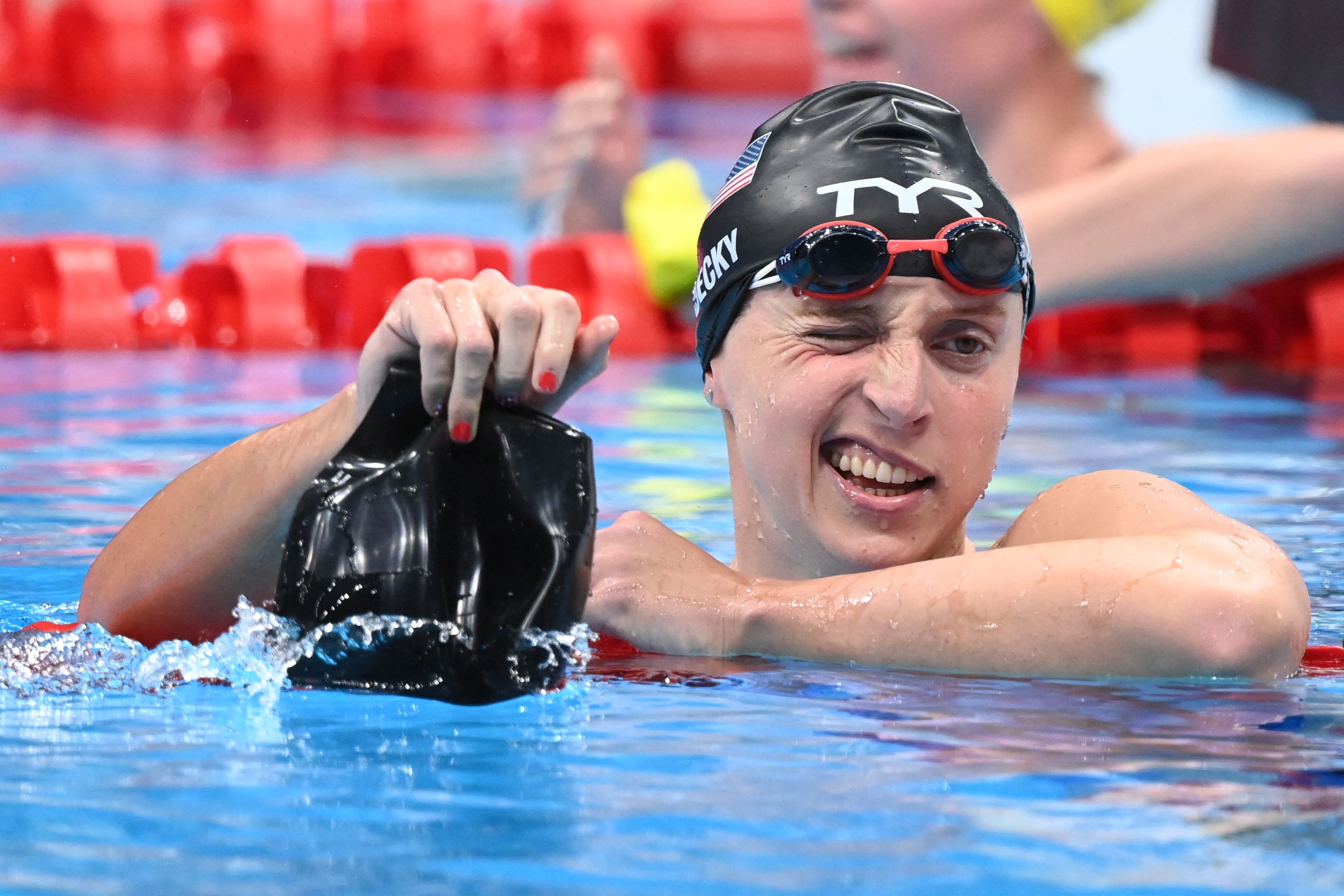 Ledecky gesticula tras su derrota.