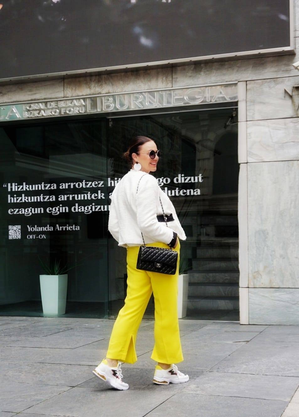 Fotos: Amaia, la periodista que no pasa desapercibida en Bilbao con sus looks asequibles y