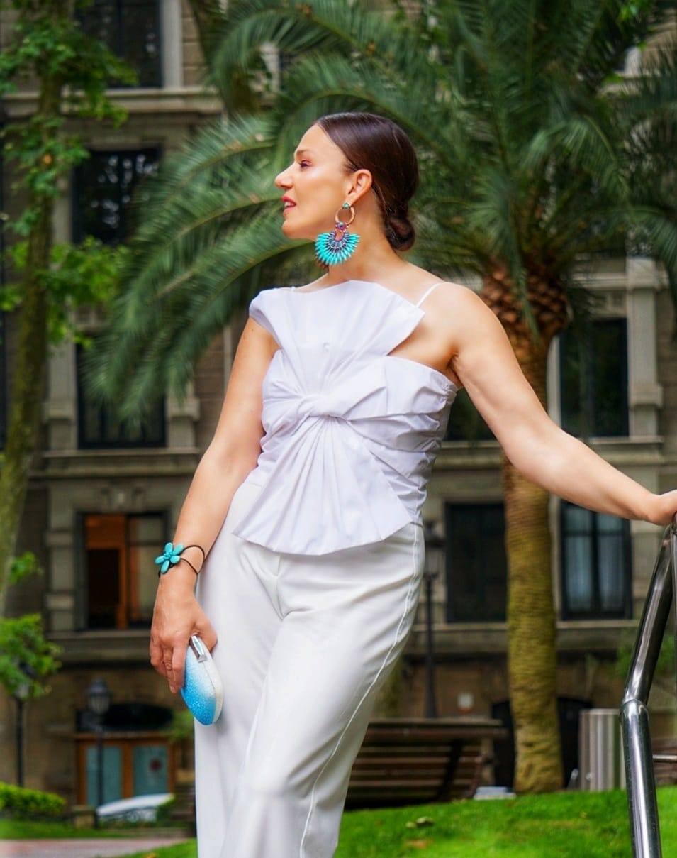 Fotos: Amaia, la periodista que no pasa desapercibida en Bilbao con sus looks asequibles y