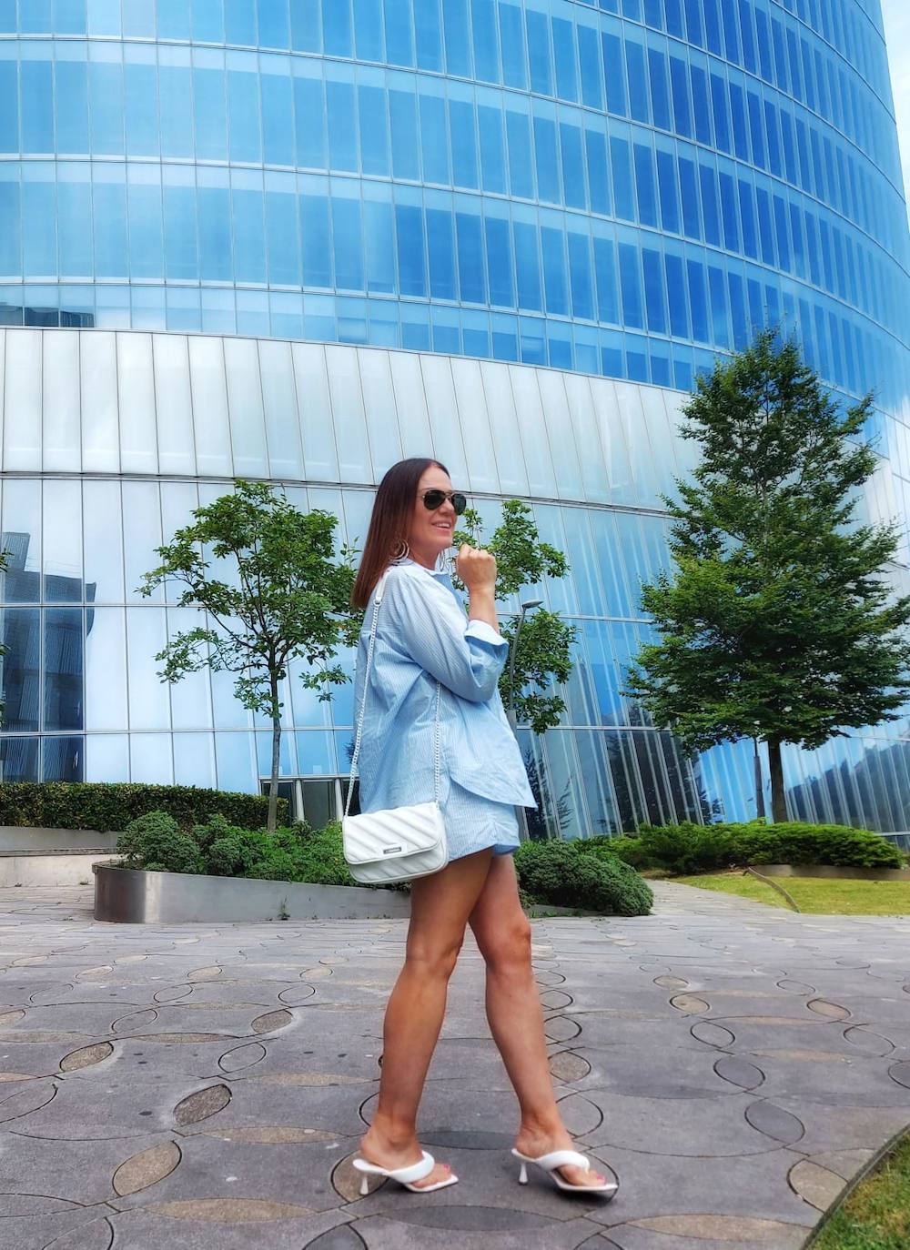 Fotos: Amaia, la periodista que no pasa desapercibida en Bilbao con sus looks asequibles y