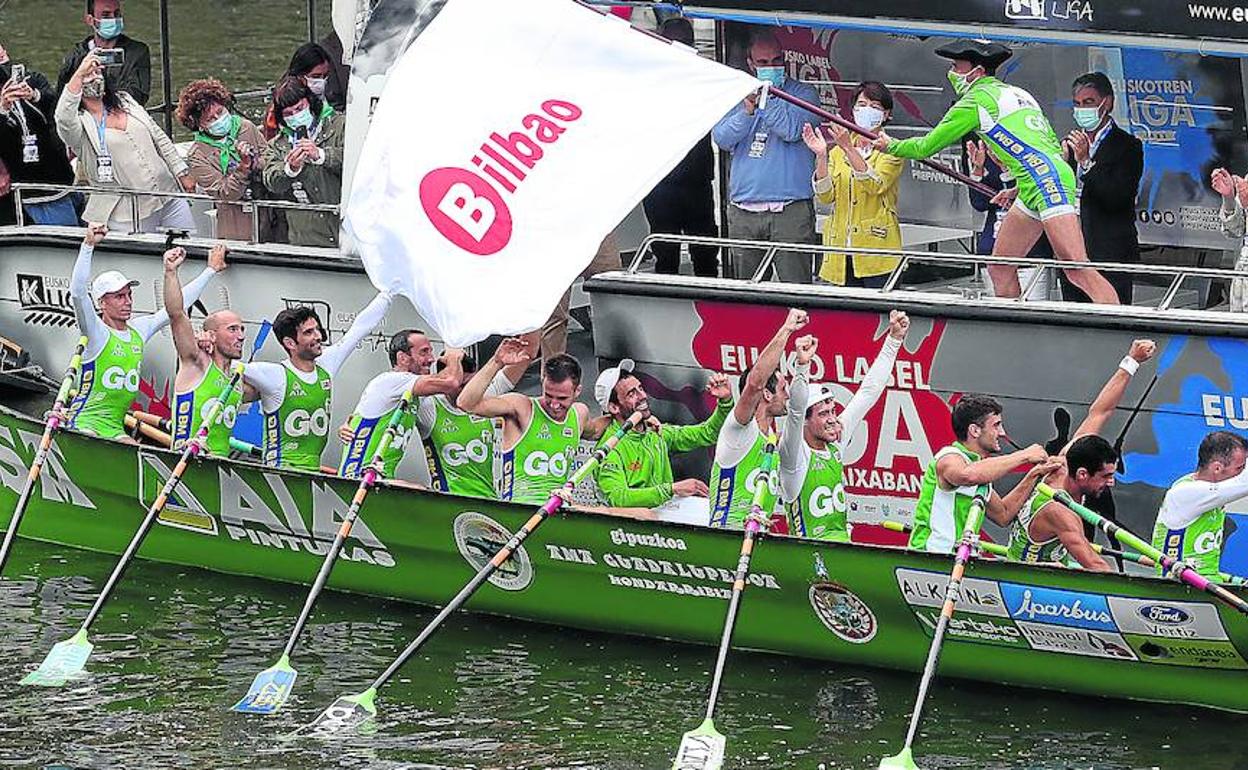 La 'Ama Guadalupekoa' de Hondarribia ha conquistado, con la de ayer, cinco ikurriñas de Bilbao en las doce ediciones disputadas.