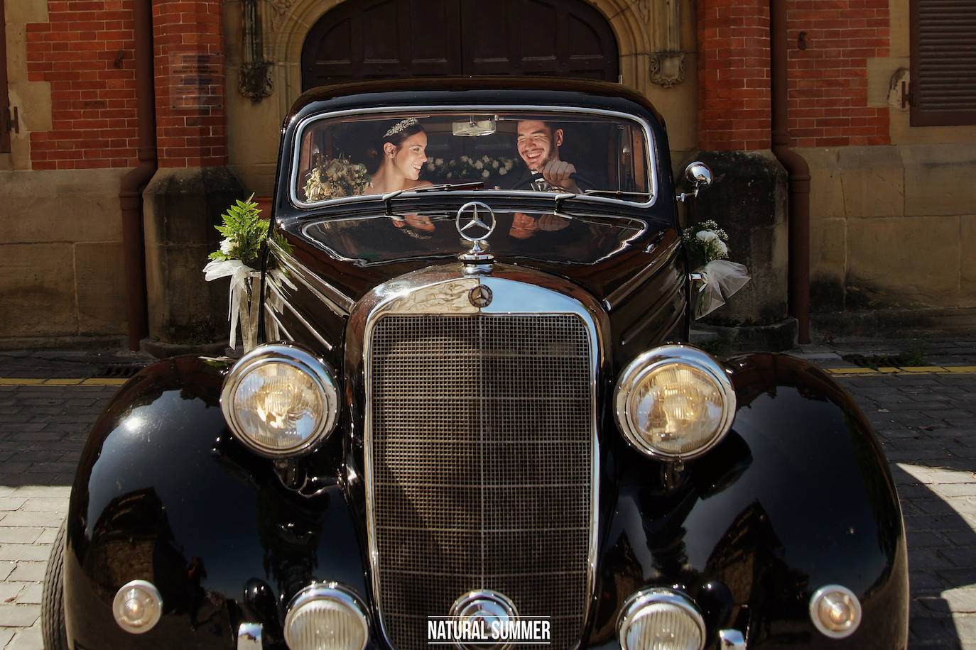 La diseñadora guipuzcoana Uxue Morejón y el escolta del Unicaja, Darío Brizuela, se dieron el «sí quiero» en una boda celebrada en Hika Txakolindegia. Estas son las mejores imágenes del mediático enlace