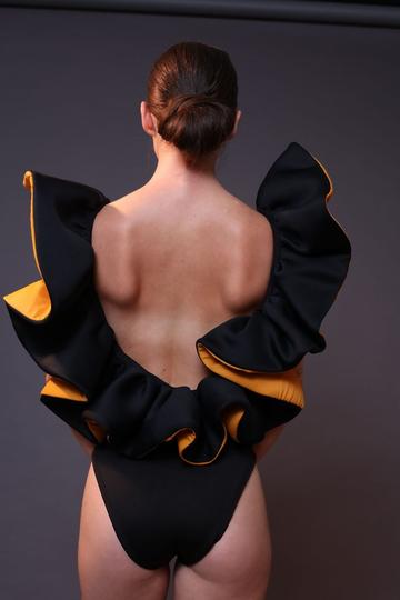 Fotos: Mar Flores, espectacular con un bañador diseñado en el norte y perfecto para... ¡ir a una boda!