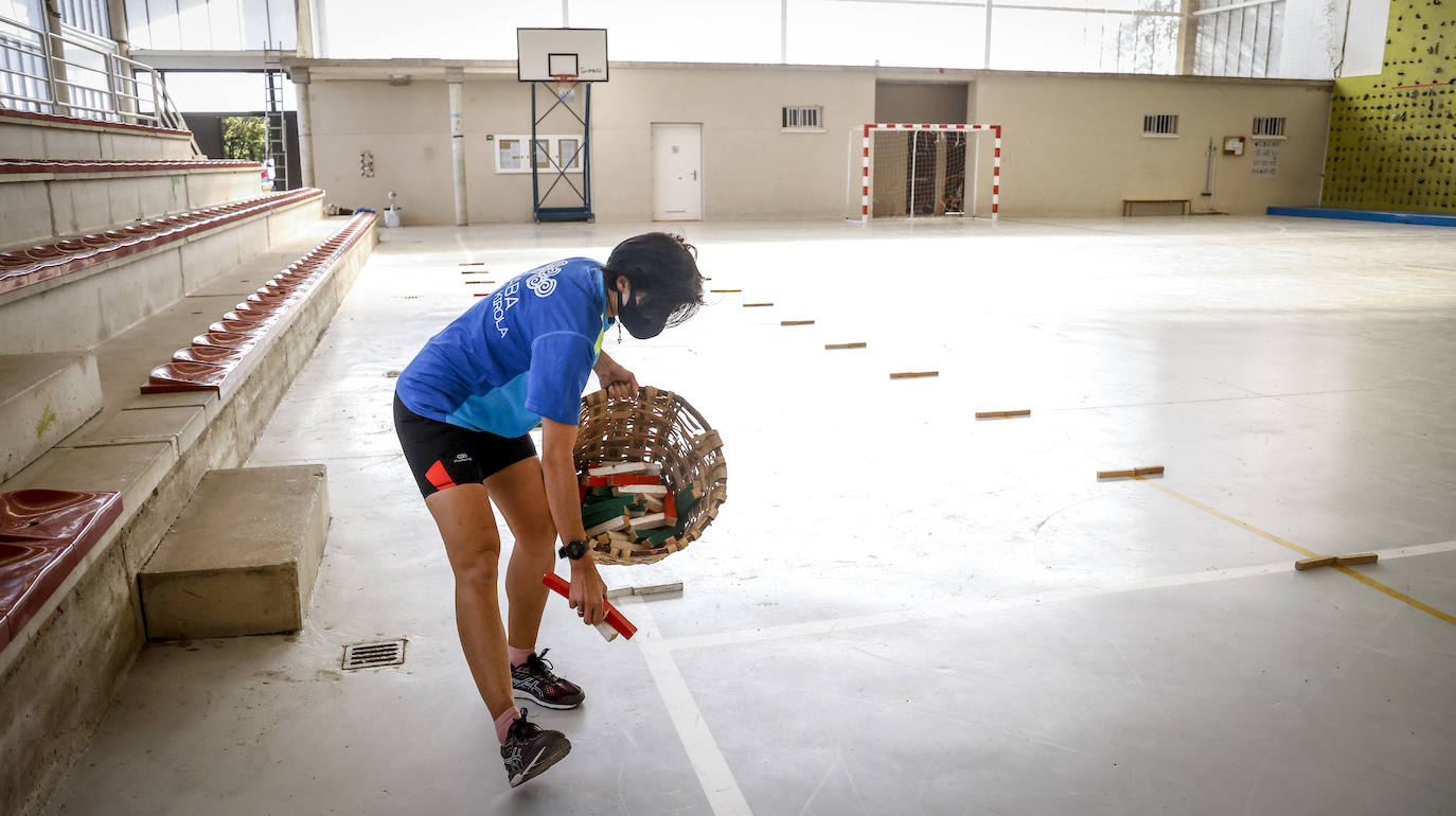 Fotos: Las mujeres se apuntan a los Herri kirolak en Álava