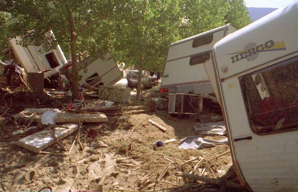 Fotos: El día que el agua se tragó un camping en Biescas