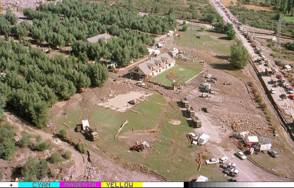 Fotos: El día que el agua se tragó un camping en Biescas