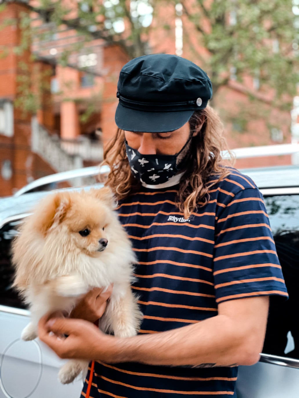 Fotos: Manu, el surfista de Leioa que arrasa en redes con sus camisas hawaianas y tatuajes