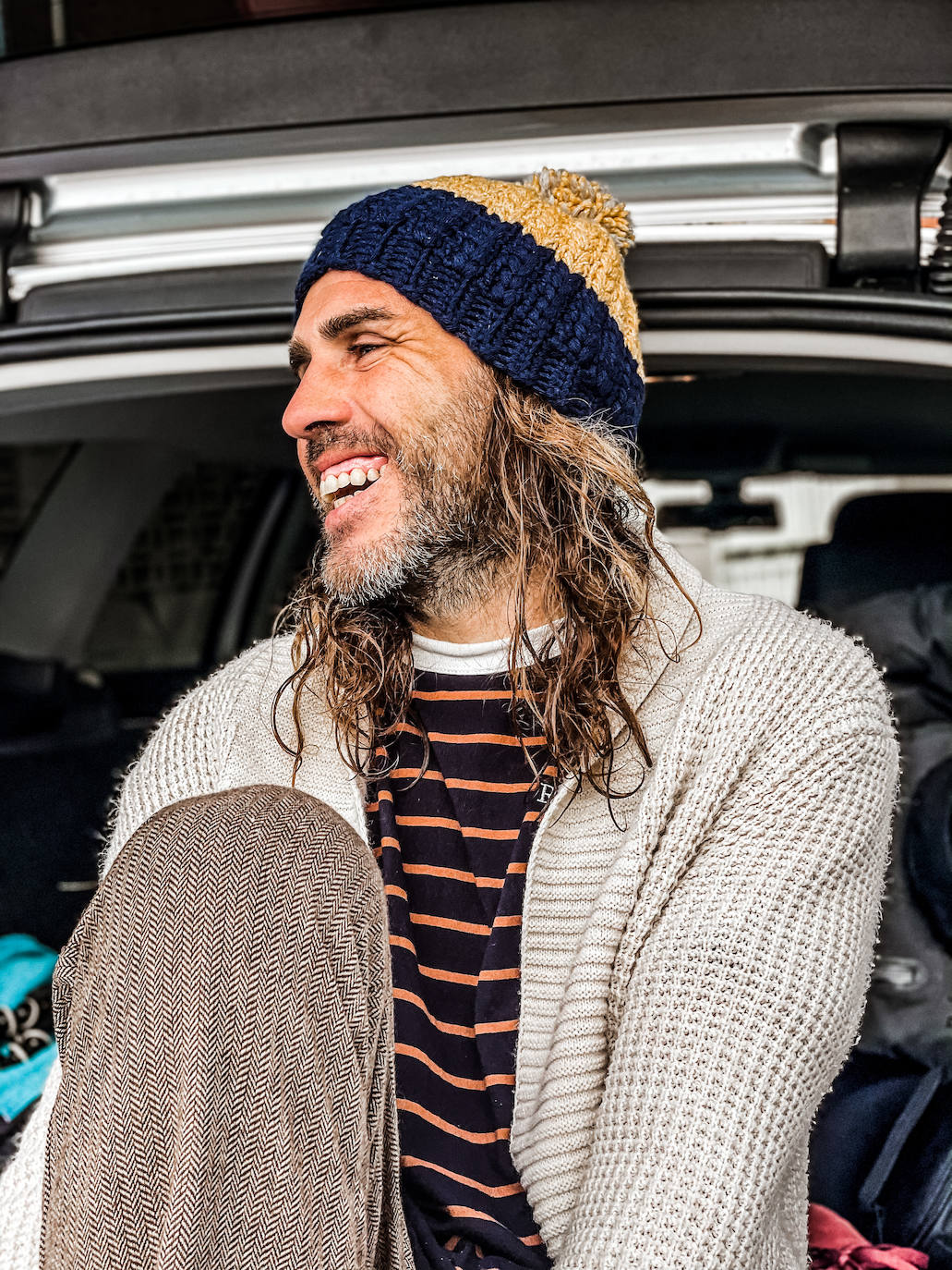 Fotos: Manu, el surfista de Leioa que arrasa en redes con sus camisas hawaianas y tatuajes