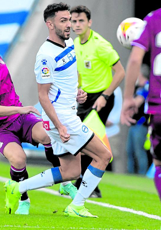 Iván Martín, en un duelo contra la Real