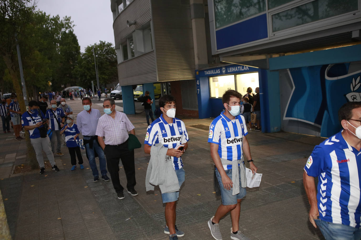 Fotos: El regreso de la afición a Mendizorroza, en imágenes