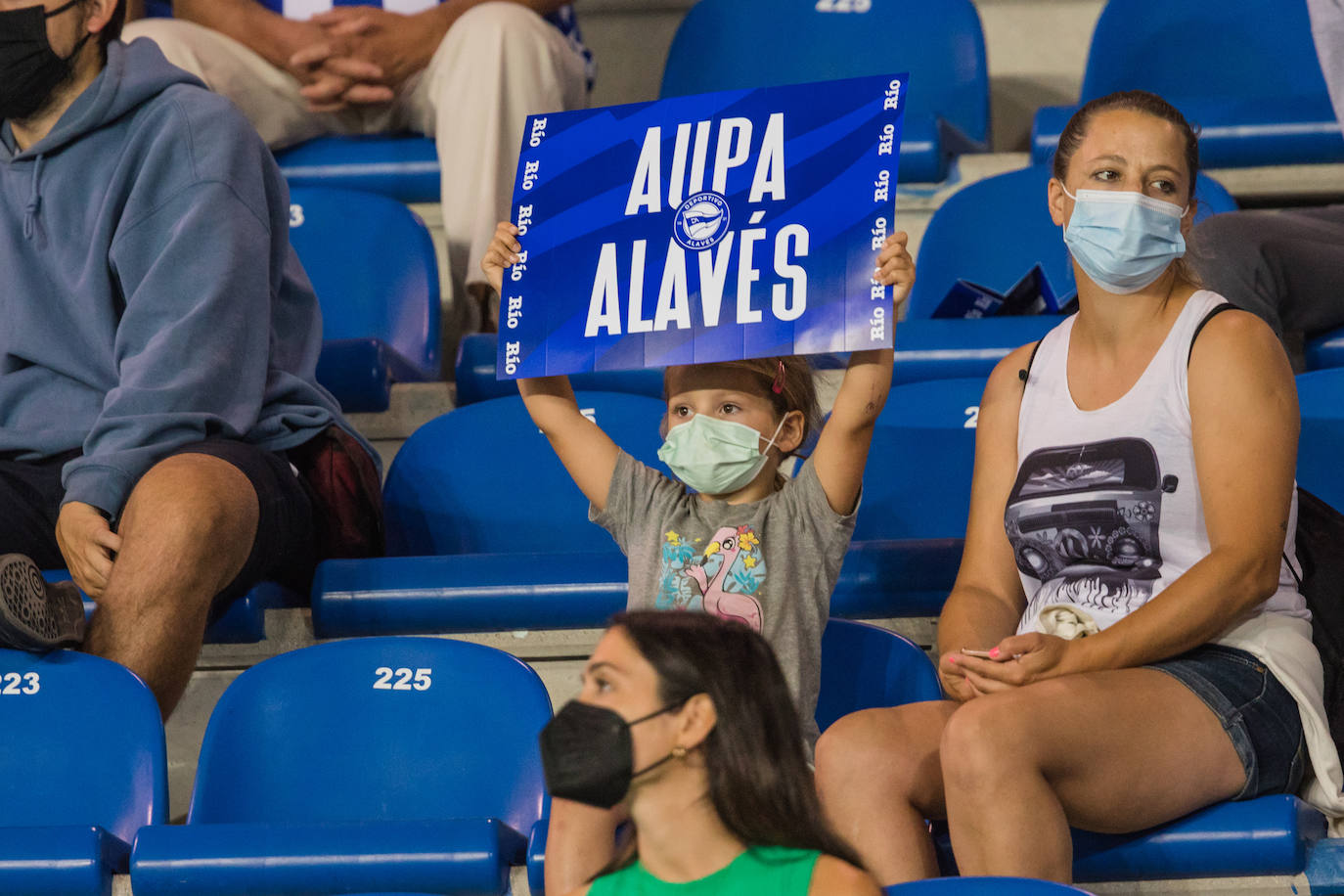 Fotos: El regreso de la afición a Mendizorroza, en imágenes