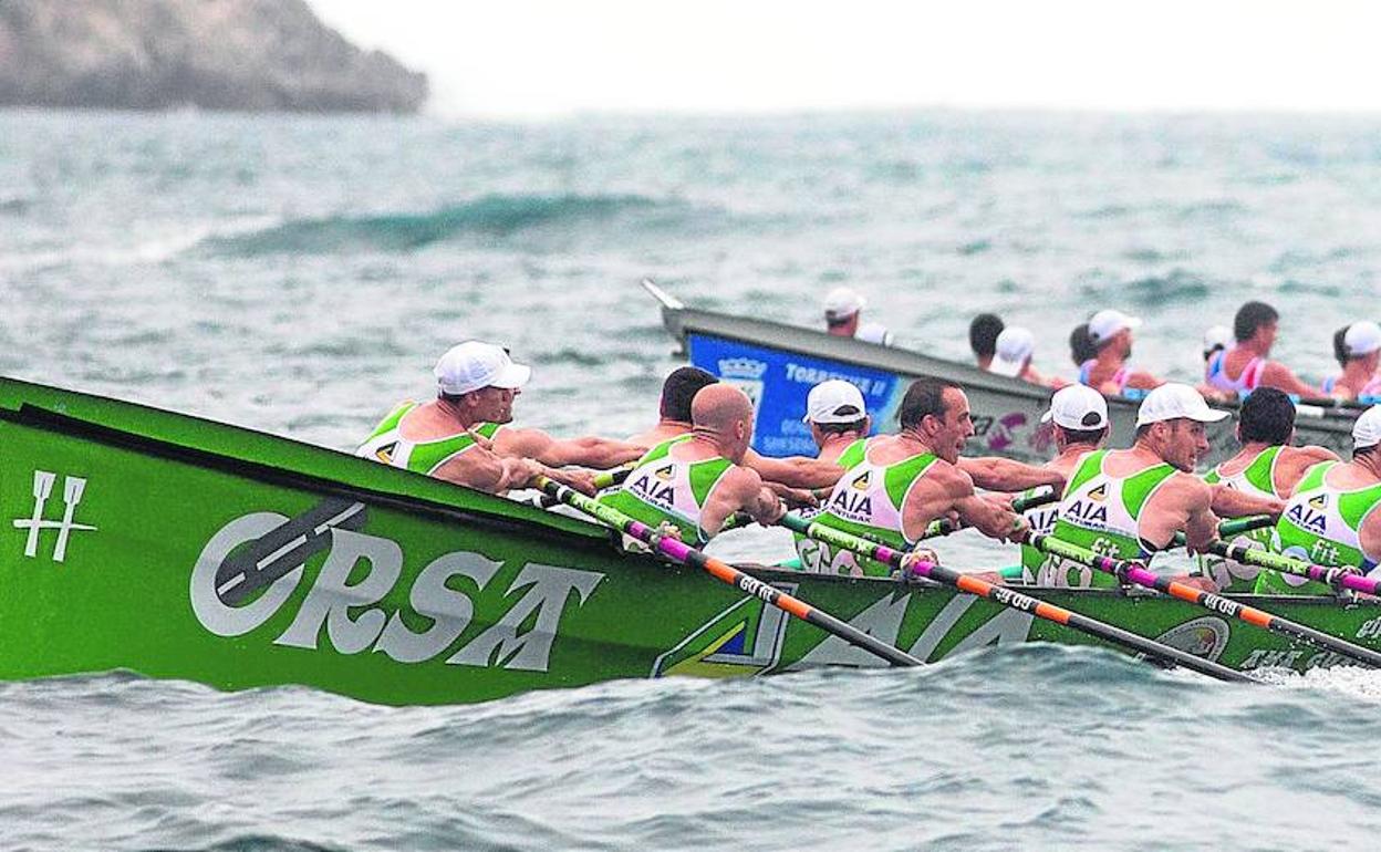 La 'Ama Guadalupekoa' se hizo con la proa de la regata en el tramo final del segundo largo y afronta la regata de hoy con casi dos segundos de renta sobre Santurtzi.