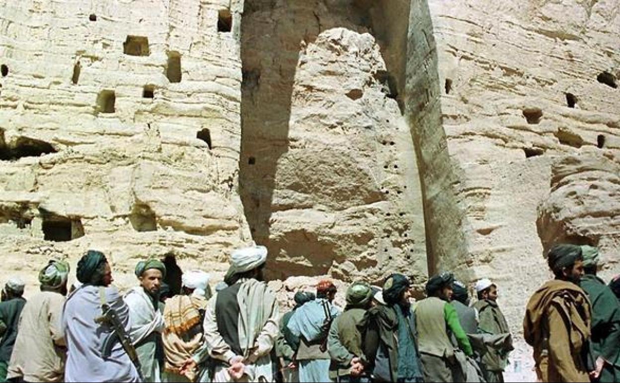 El hueco que dejó uno de los budas 